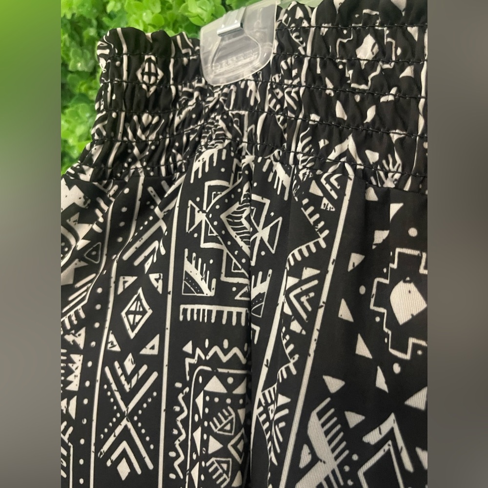 West Loop Women's Large Palazzo Pants Black and White Aztec like NWT - Picture 2 of 11